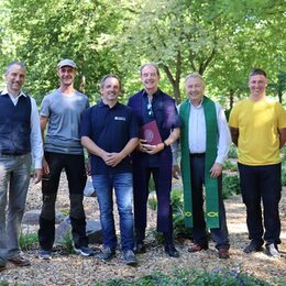 Bürgermeister Keppeler besuchte den neuen Bestattungsgarten in Brauweiler