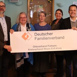 Bürgermeister Keppeler gratuliert zu 60 Jahre Familienverband Pulheim