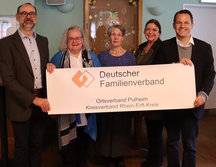 Bürgermeister Keppeler gratuliert zu 60 Jahre Familienverband Pulheim