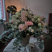 Dekoration Trauzimmer, Blumenstrauß in altrosa und weiß