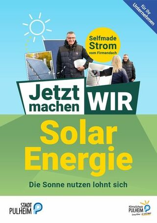 Das Logo "Jetzt machen WIR: Solar Energie" wird von einem montierten Solardach einer Firma, einer Sonne und zwei Menschen umgeben die sich unterhalten..